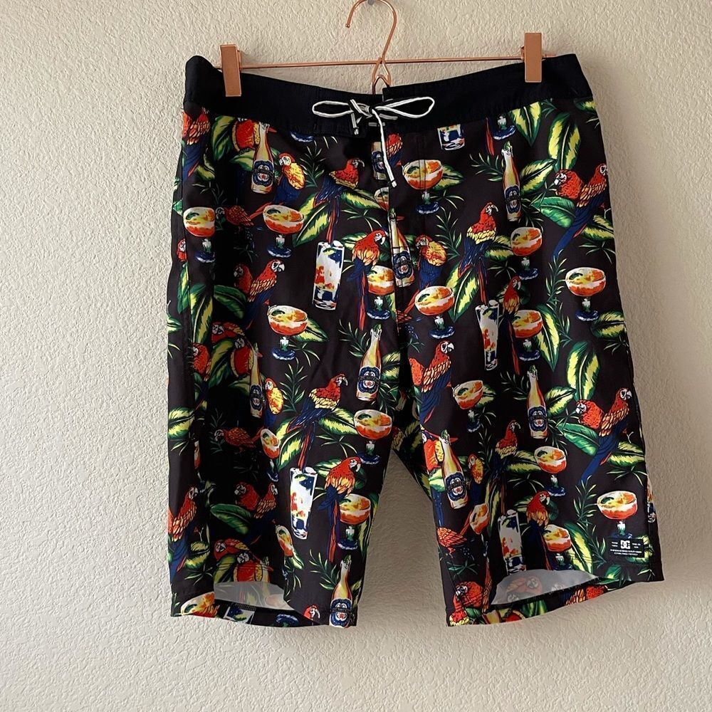 DC‎ men’s parrot beer print swim trunks